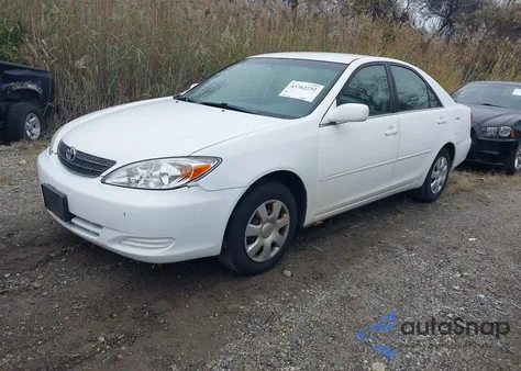 2004 Toyota Camry Le z USA, uszkodzony, nr VIN 4T1BE32K34U302144